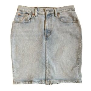 LEVI’S Classic Denim Jean Mini Skirt Light Wash Size 29